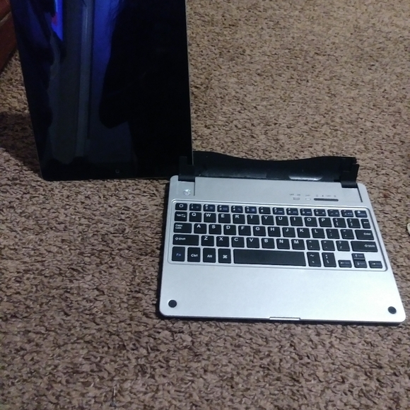 IPad - Picture 6 of 7